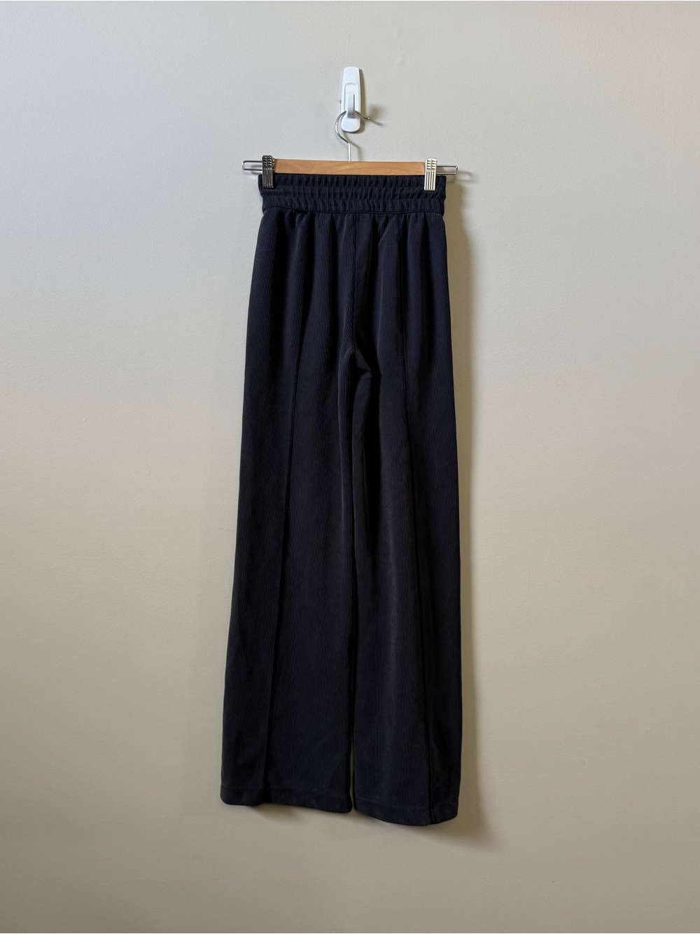 Lululemon ribbed Softstreme high rise black pants - size 0 - Picture 4 of 6